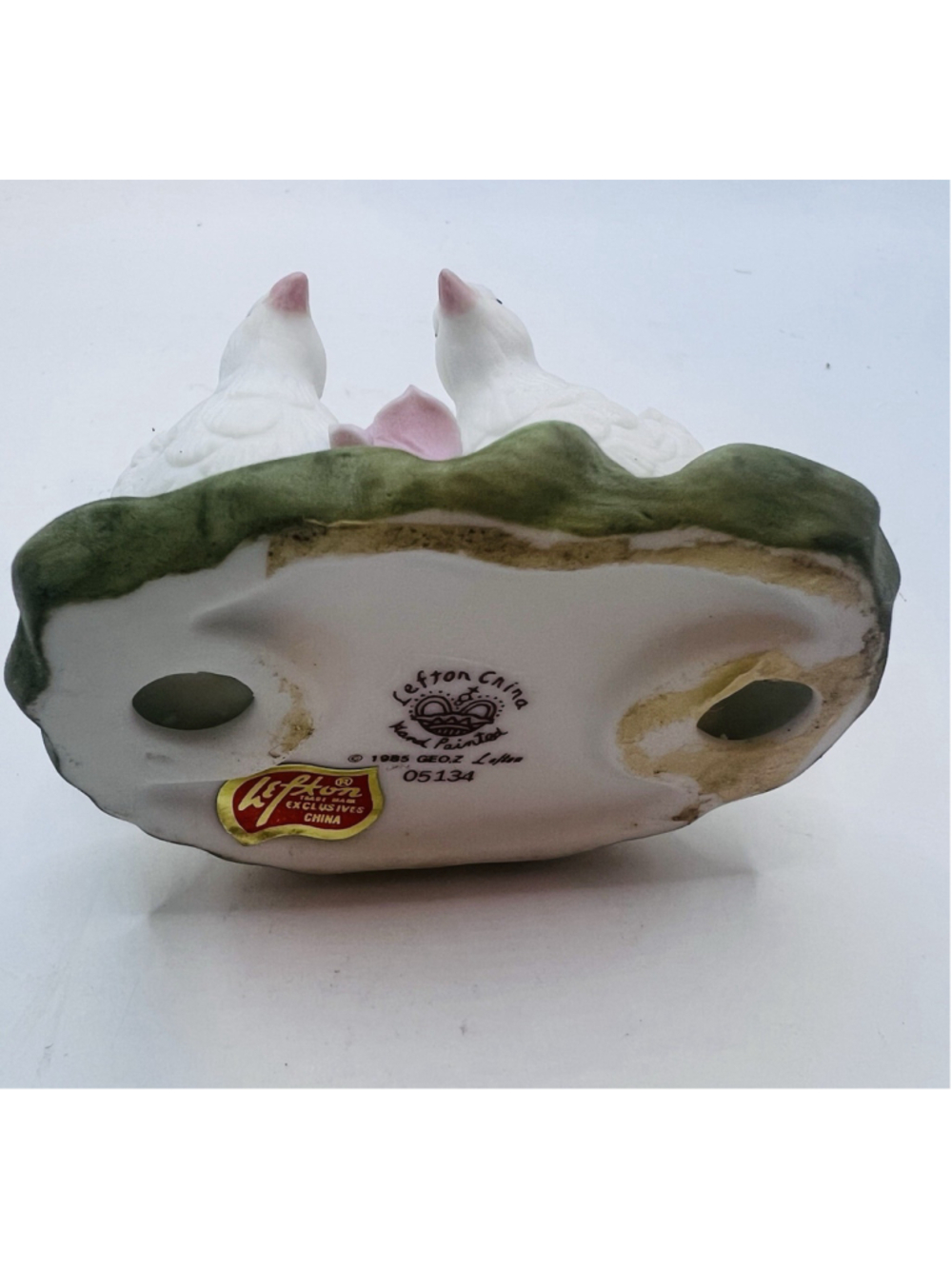 Vintage 1985 Lefton Hand Painted Porcelain Doves Figurine Wedding Love Nest Egg - Picture 2 of 7